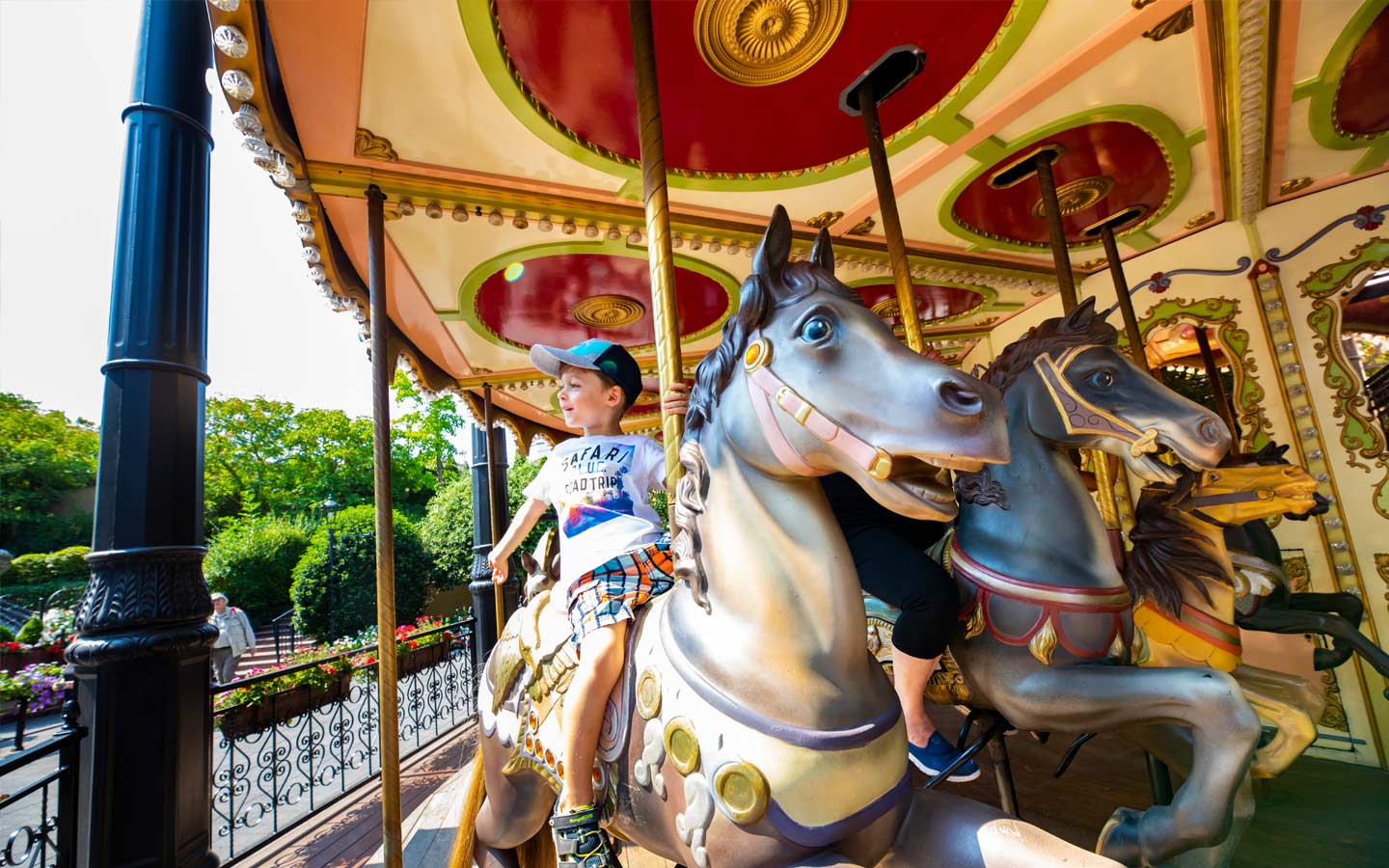 Phantasialand Familien-Attraktion Pferdekarussell Europas größtes doppelstöckiges Pferdekarussell